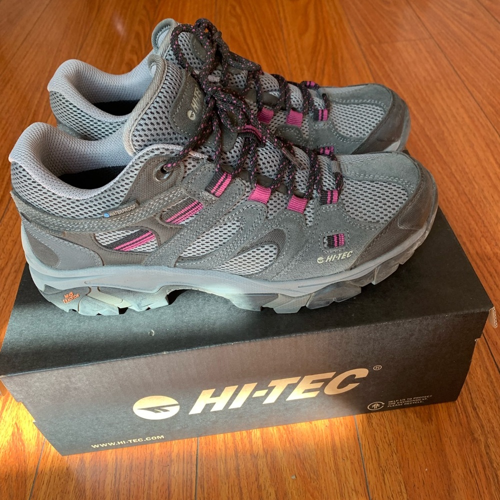 Hi-tech size 8.5 waterproof hiking shoes for women